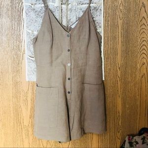 Francesca’s Tan Romper: (S)